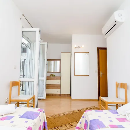 Guest house Karla Polace